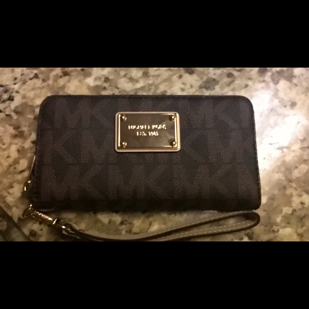 Michael Kors Jet Set Wristlet Wallet
